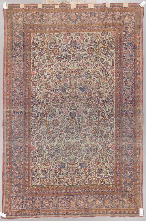 A carpet, a semi-antique silk Kashan, ca 317 x 207-210,5 cm.