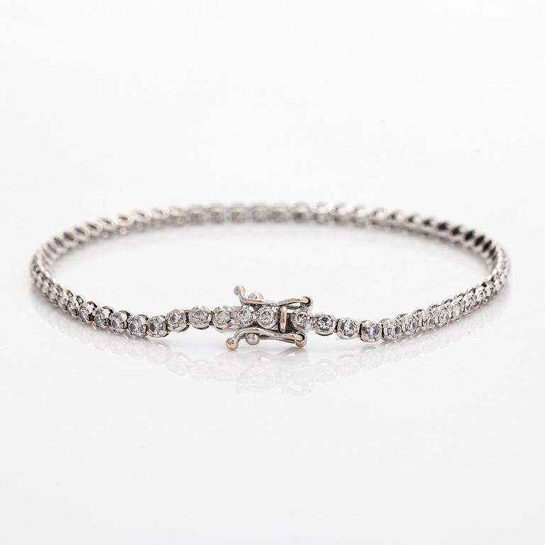 Tennis bracelet, brilliant-cut diamonds totalling 2.70 ct, 18K white gold, Italy.