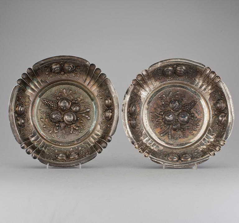 SKÅLFAT, ett par, silver, med svenska kontrollstämplar. Omkring 1900. Vikt ca 800 g.