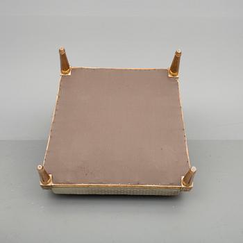 FÅTÖLJ, gustaviansk stil, förgylld 1900-talets början.