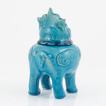 Rökelsekar med lock, porslin. Kina, Kagnxistil, troligen 1900-tal.