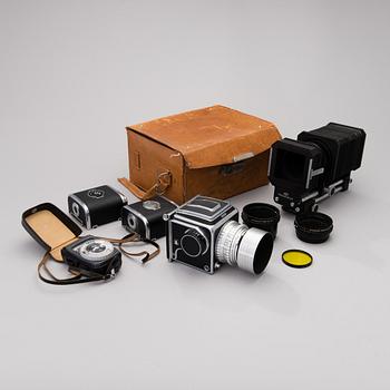 A 1955 HASSELBLAD 1000F CAMERA WITH ACCESSORIES.