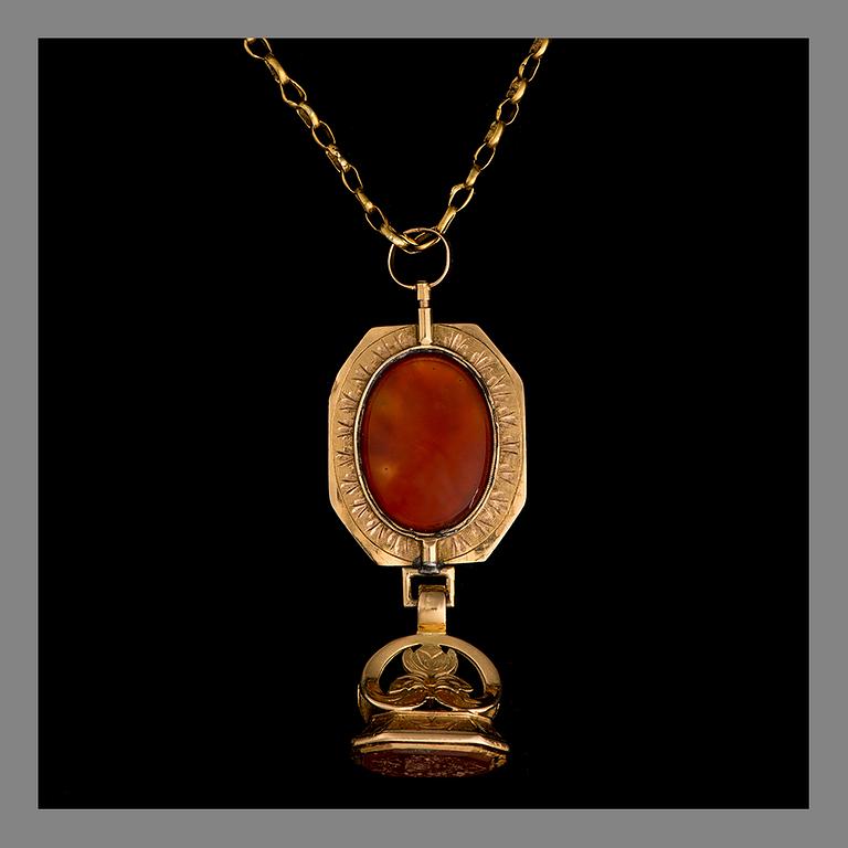 A PENDANT, 18K gold, carnelian. A.G. Roos, Turku. Early 19th century. Chain 14K gold. Weight totally c. 31.2 g.