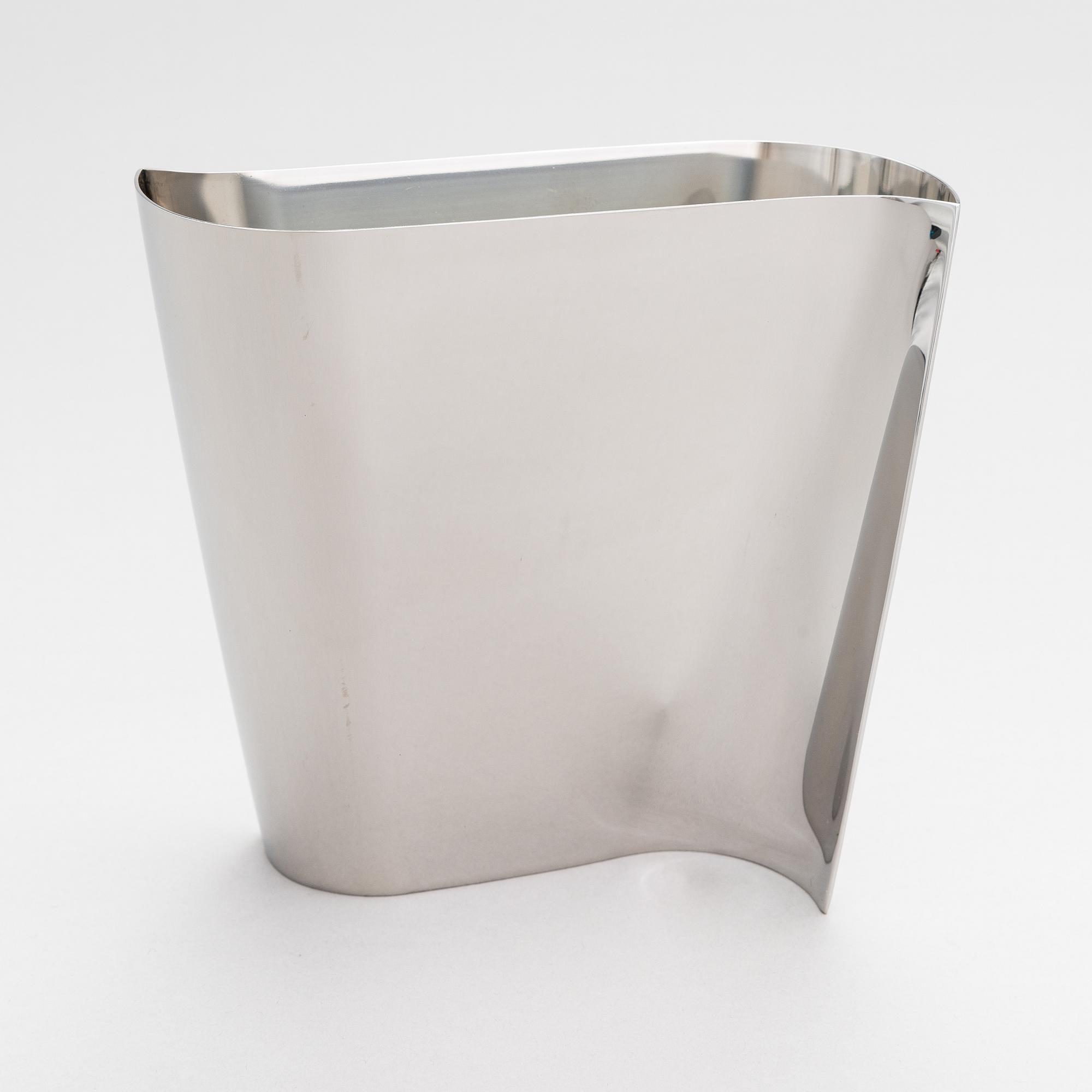 Pekka Piekäinen, A stainless steel vase "Finlandia". Nikama Design, Oulu.