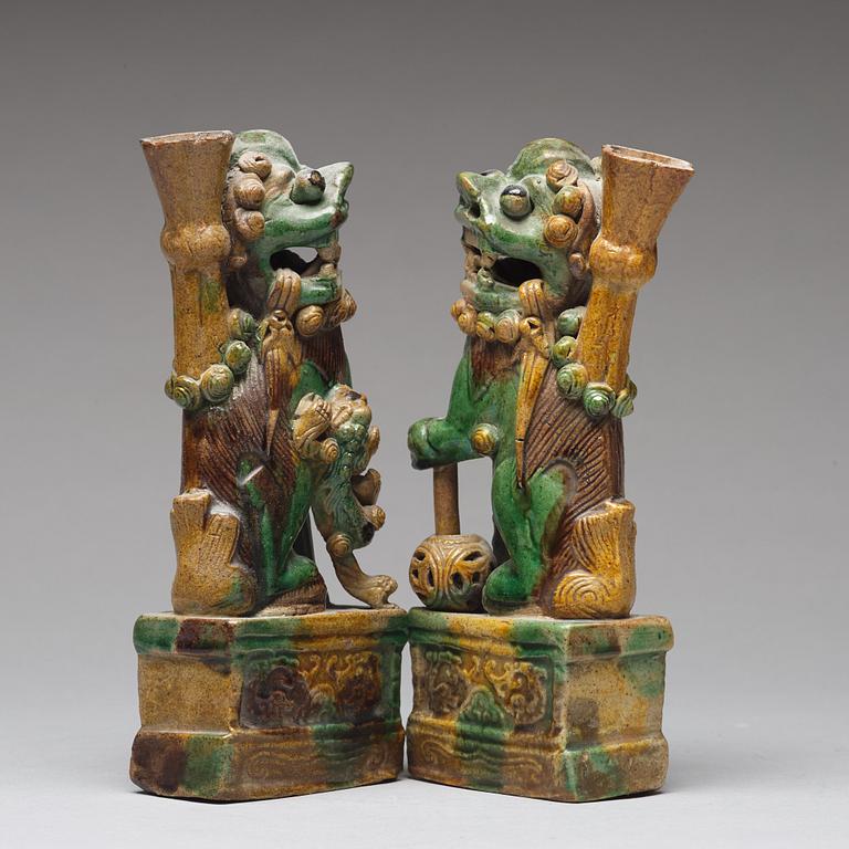 A pair of joss stick holders, Qing dynasty, Kangxi (1662-1722).