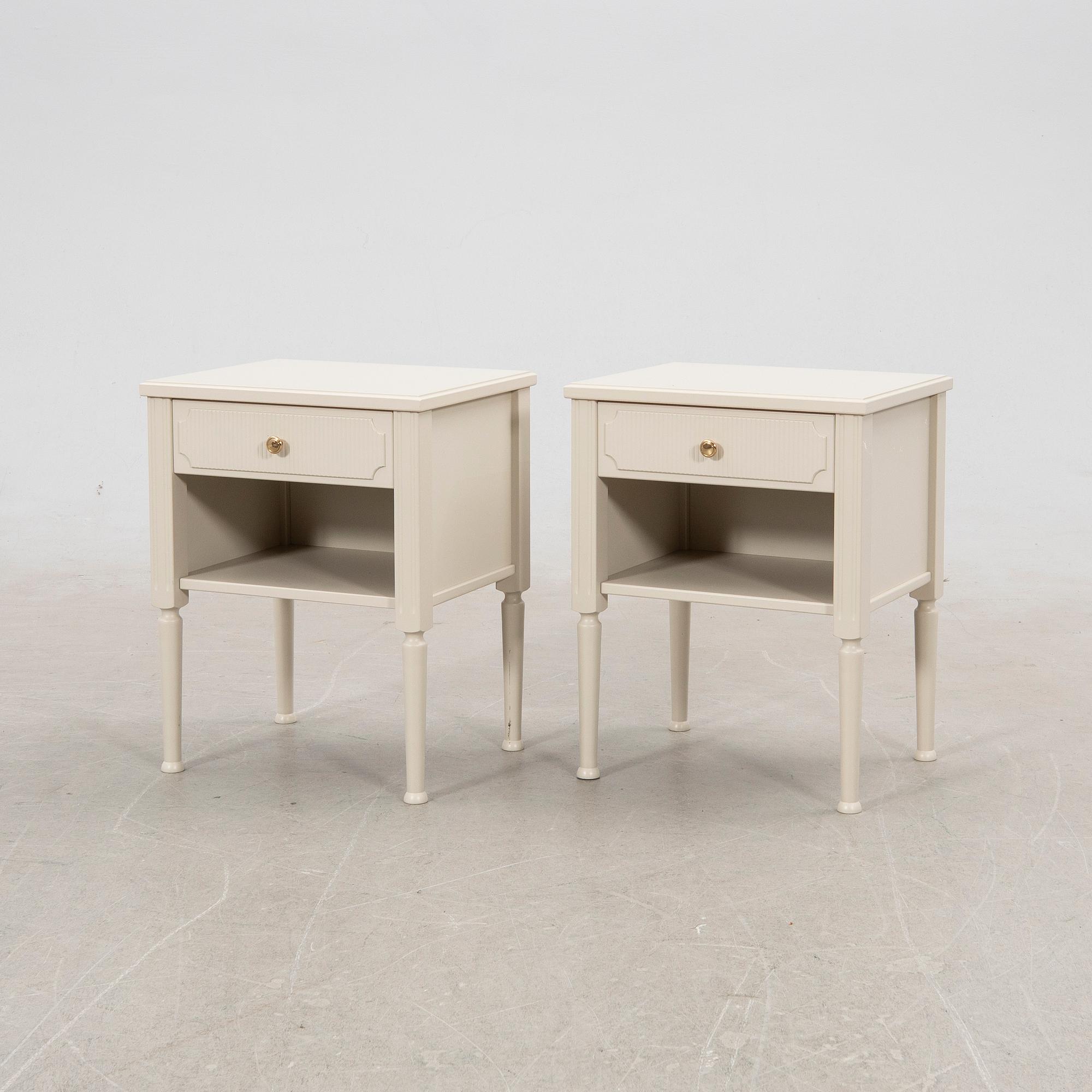 Bedside tables, 1 pair, 21st century.