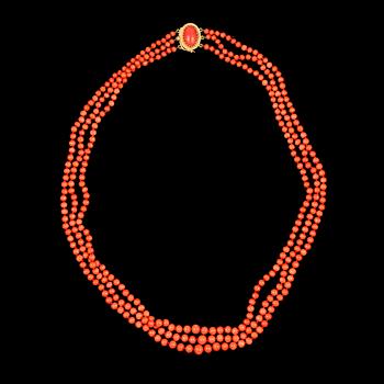COLLIER, korallpärlor, lås 18k guld med korall, trol omkring 1800/1900.
