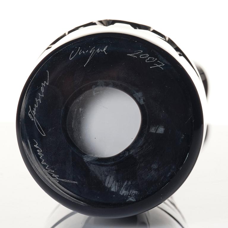 Johanna Jansson, unik skulptur, glas, "Bored of it all. Beam me up. Jaded", L. Reeves & A. Harris, RCA, 2007.