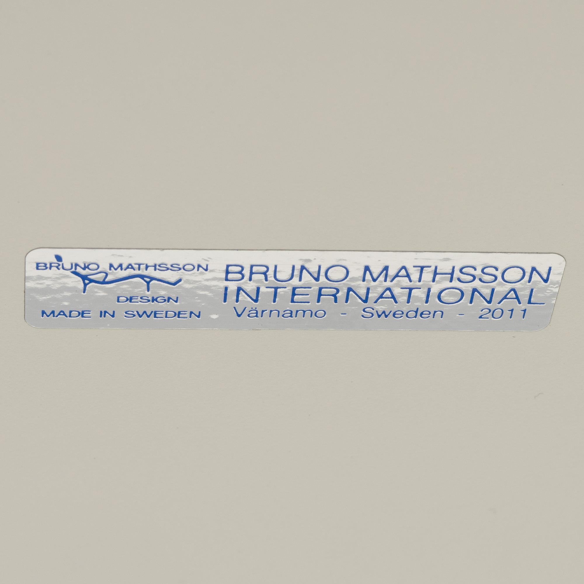 Bruno Mathsson, Side table, "MI 1150", Bruno Mathsson International, Värnamo 2011.