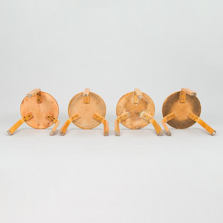 Alvar Aalto, jakkaroita, 4 kpl malli 60, O.Y. Huonekalu- ja Rakennustyötehdas A.B. 1900-luvun puoliväli.