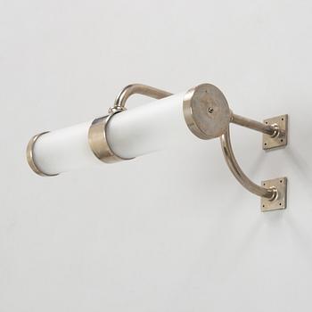 A 1930s wall light.