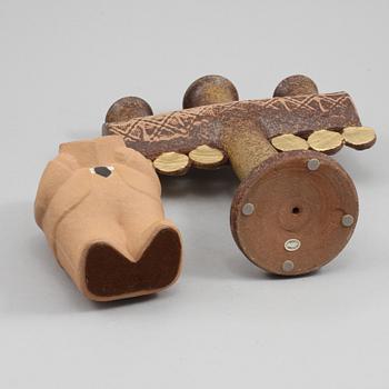 KANDELABER samt FIGURIN, stengods, Lisa Larson, Gustavsberg, 1900-talets andra hälft.