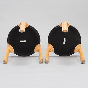 Alvar Aalto, pallar, ett par, modell X600 för  Artek 2003.