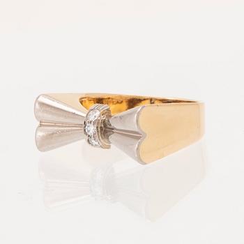 Ring 18K rött och vit guld med runda briljantslipade diamanter, K & E Carlson Göteborg 1948.