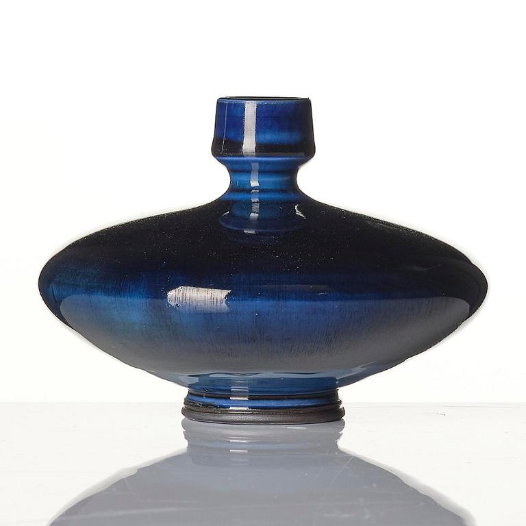 Berndt Friberg, vaser, två stycken, stengods, Gustavsbergs Studio, 1964-65.