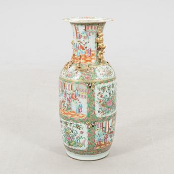 Vas, porslin. Sen Qingdynasti.