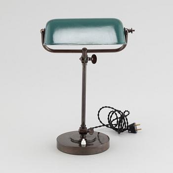 A mid 20th century table lamp.