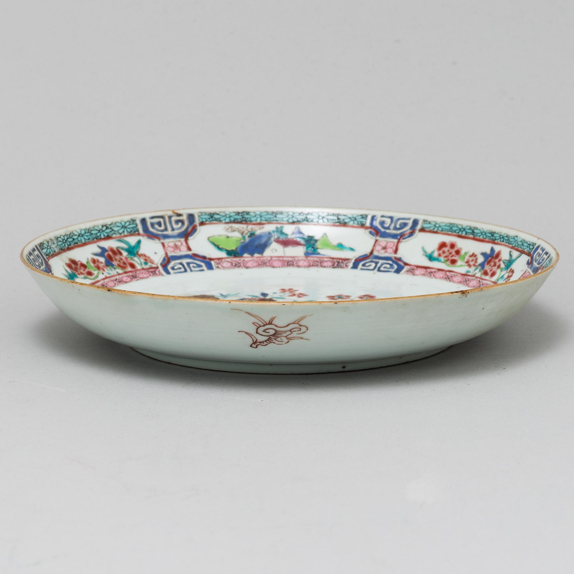 A famille rose export porcelain dish, Qing dynasty, 18th century.