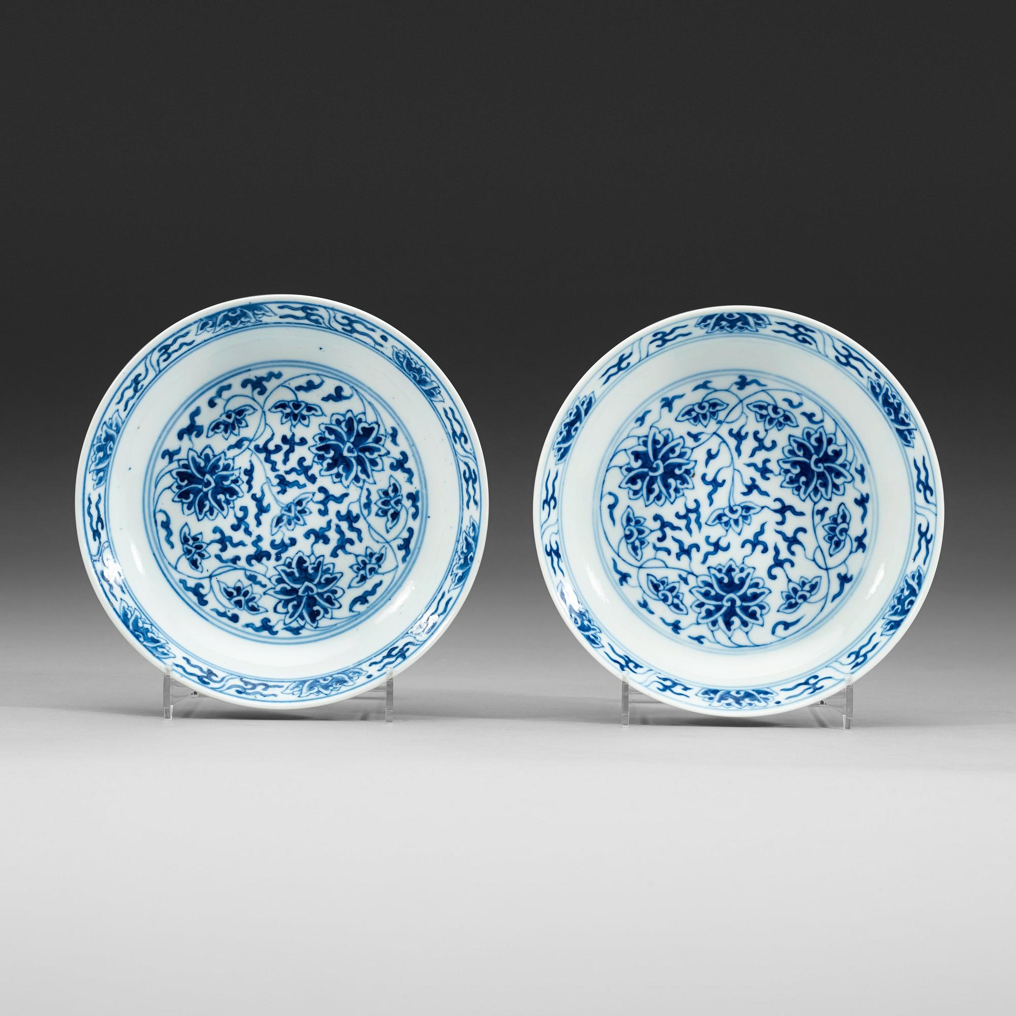 A pair of blue and white lotus dishes, Qing dynasty, Guangxu mark and period (1874-1908).