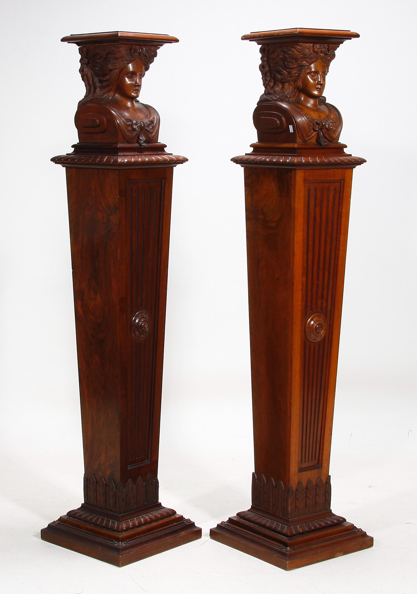 PIEDESTALER, ett par. Nyrenässans, sekelskiftet 1900.