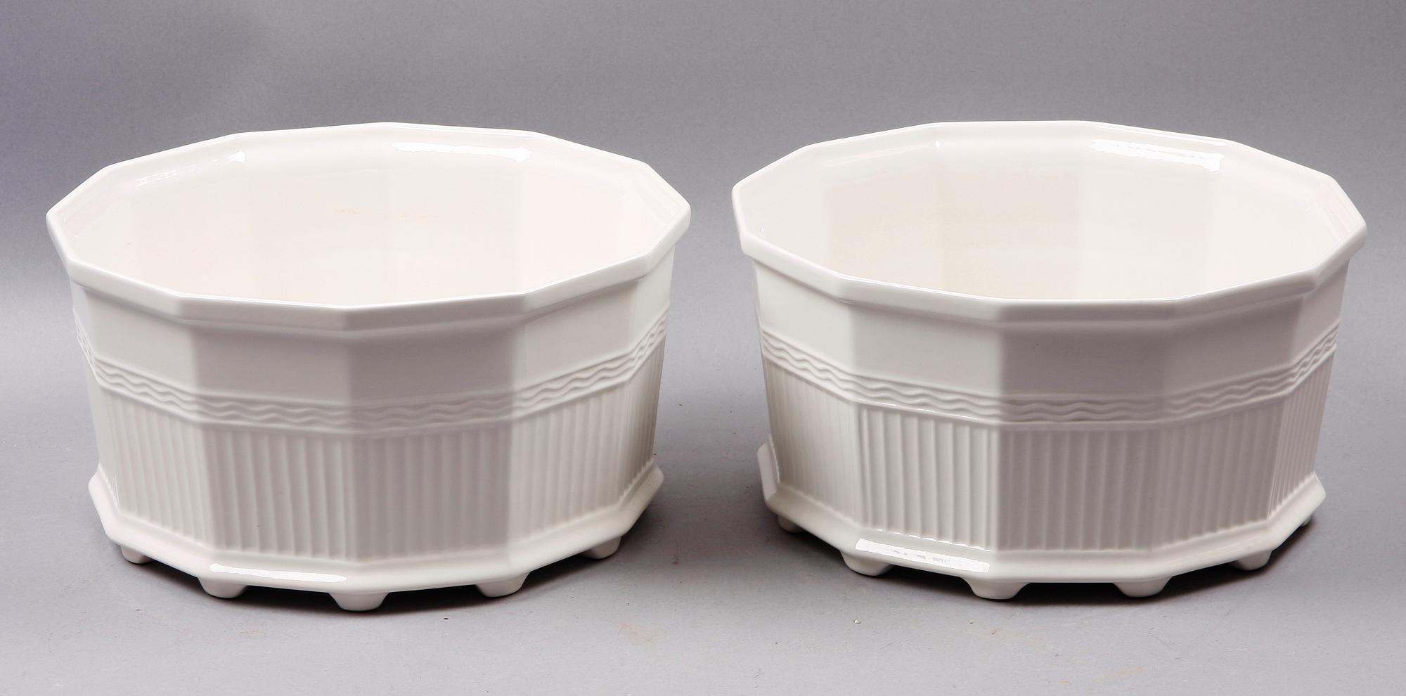 YTTERFODER, ett par. Porslin. Gustavsberg. "Waldemaruddekrukor".