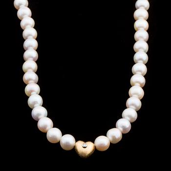 Ole Lynggaard collier with fresh water pearls and 18K gold clasp with brilliant-cut diamond ca 0.03 ct.