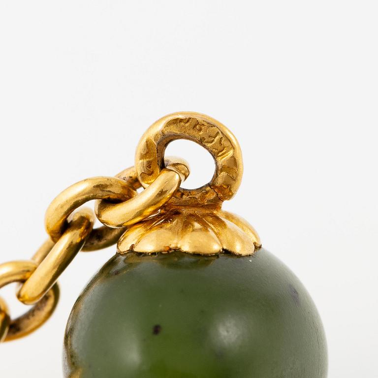 A pair of cufflinks in 14K gold and nephrite, Erik Kollin St Petersburg.