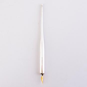 A silver ink stand and a silver pen, Kultakeskus, Hämeenlinna 1936 and Suomen Kultaseppä oy, Turku 1923.