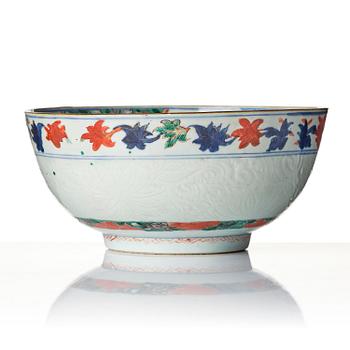 A famille verte bowl, Qing dynasty, Kangxi (1662-1722).