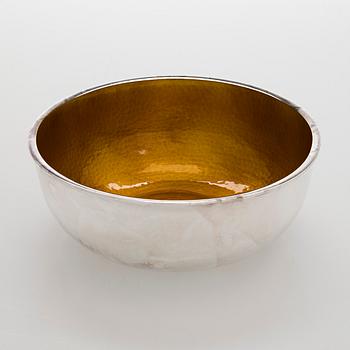 A. Tillander, skål, sterlingsilver och emalj. Helsingfors 2005.