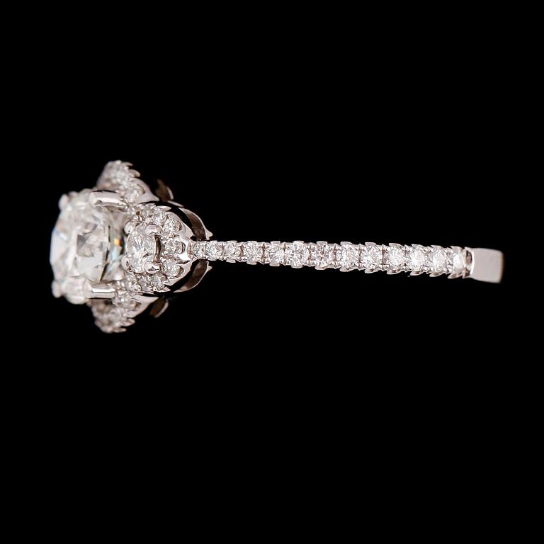 RING, 18 k vitguld, briljantslipade diamanter tot ca 1.55 ct.