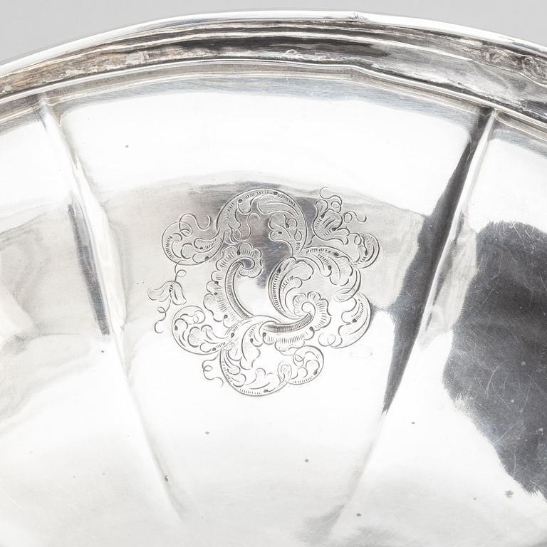 Samuel Jacob Nicolai Prahl, hänkelskål, silver, Köpenhamn 1851.