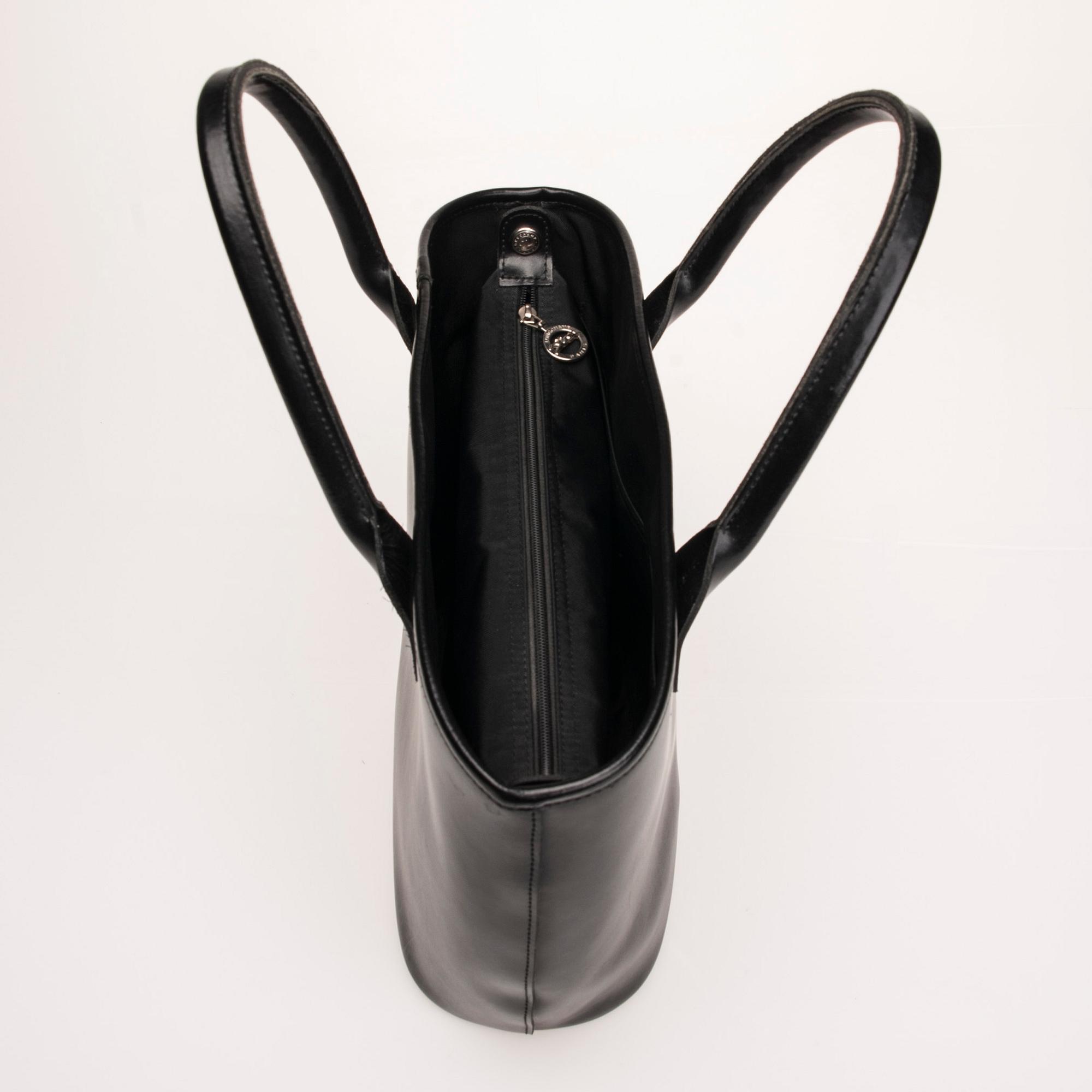 LAUKKU, Longchamp.