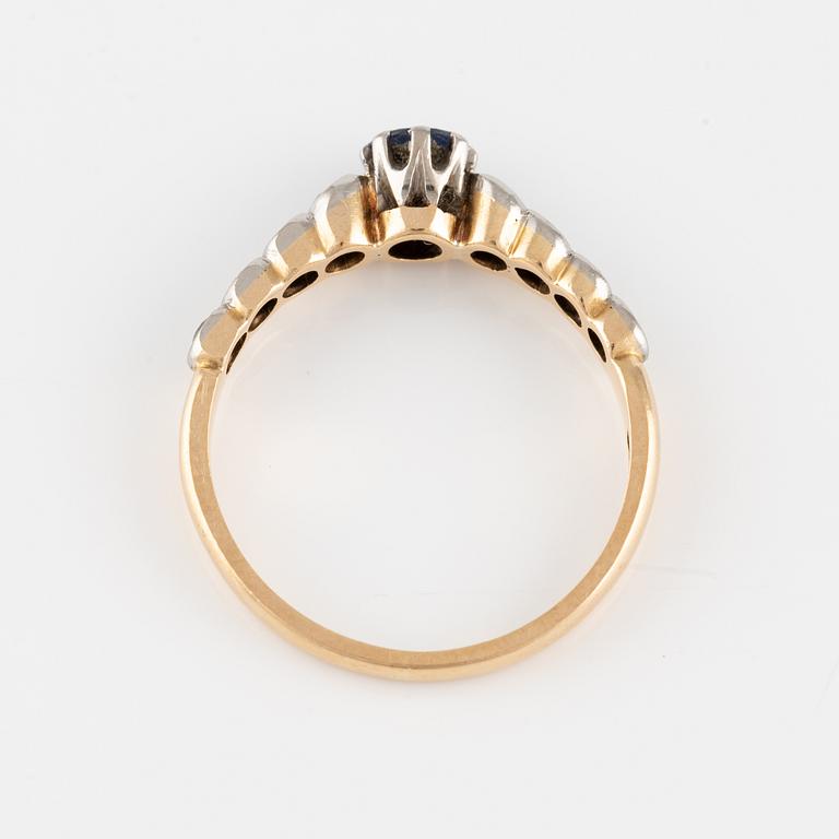 Ring in 18K gold with sapphire and old-cut diamonds.