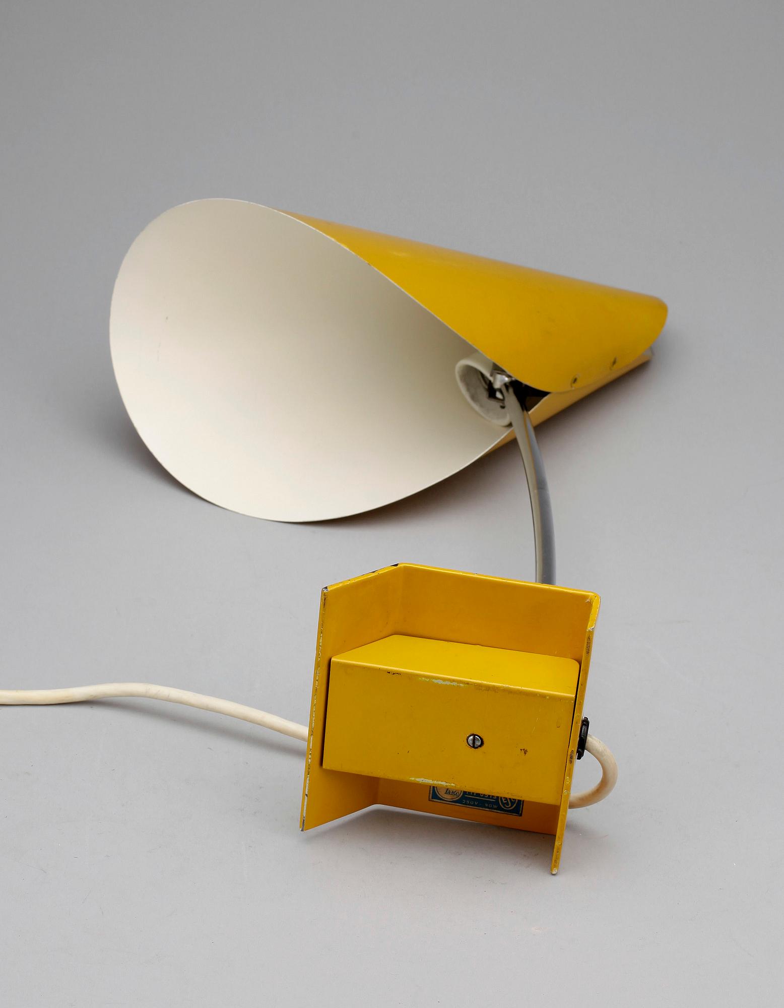 BORDSLAMPA, modell 0513, Napaka, ESC, forna Tjeckoslovakien, 1950.