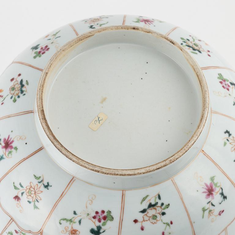 A famille rose punch bowl, Qing dynasty, Qianlong (1736-95).
