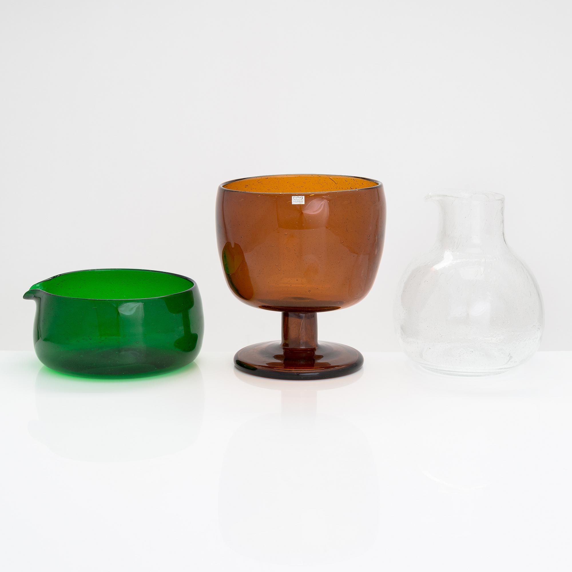 Kaj Franck, båskål, karaff och skål, Sargasso-serien, signerade Nuutajärvi Notsjö. Serien formgiven under 1960-telet.