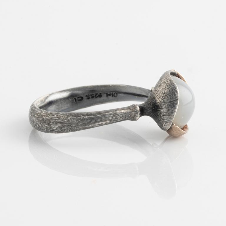 Ole Lynggaard, ring, "Lotus", silver och förgylld med månsten.