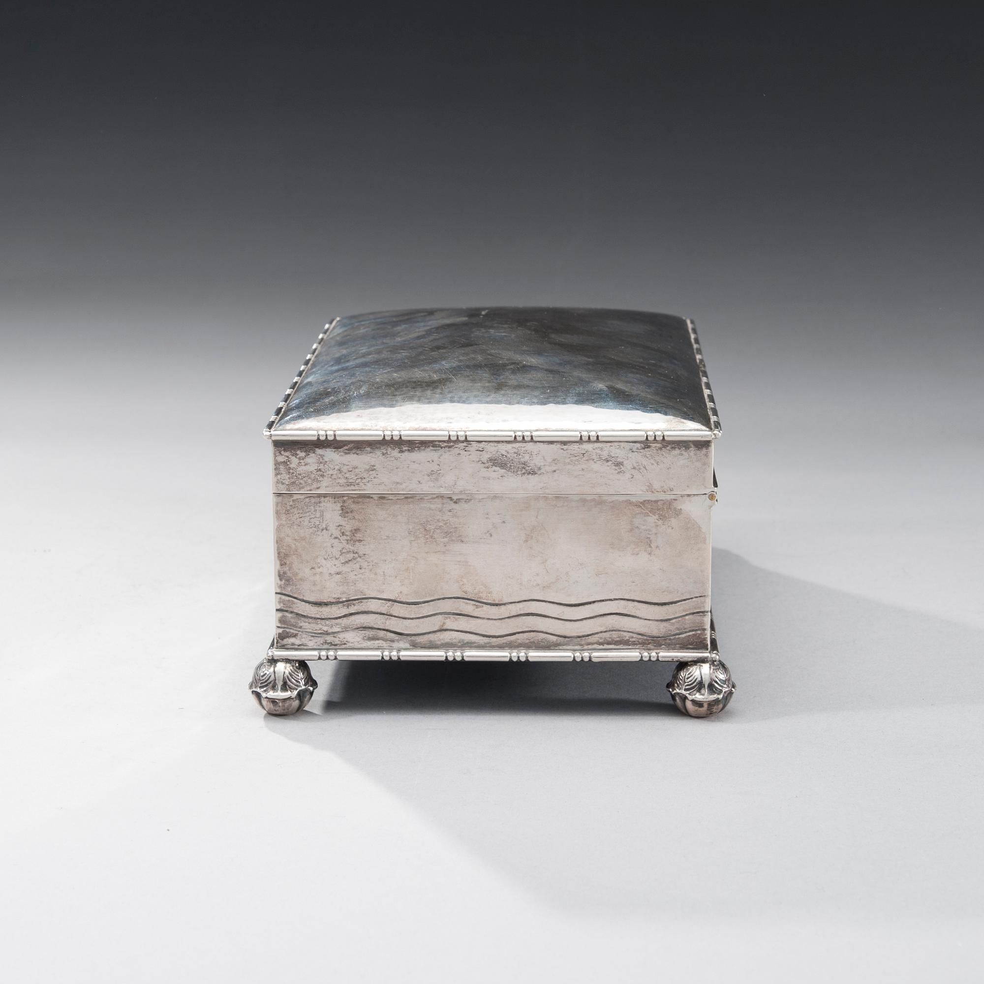 SKRIN, silver, C.G.Hallberg, Stockholm 1922. Vikt 1620 g.