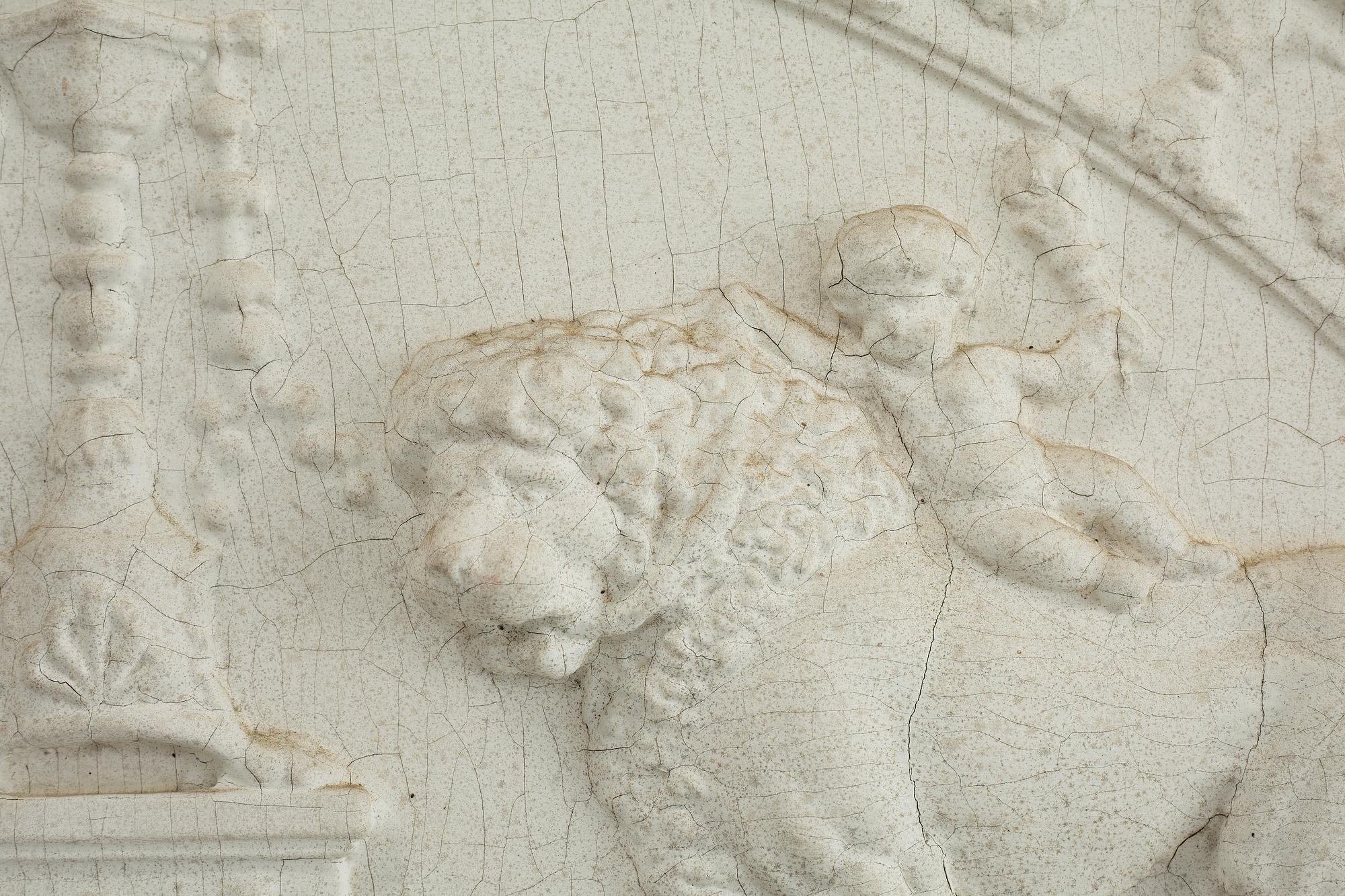 A late Gustavian carved and gesso crest, circa 1800.