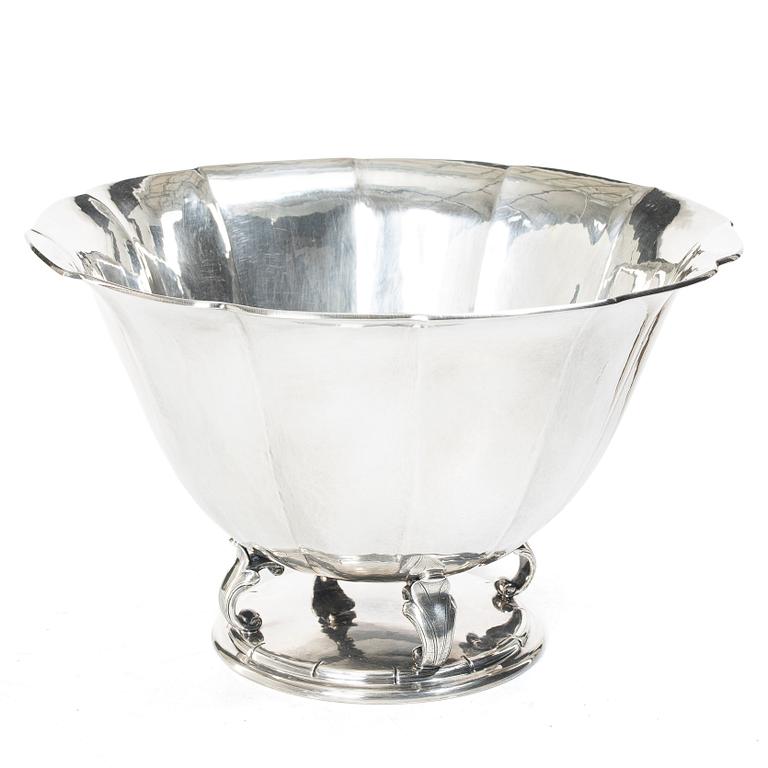 A silver bowl on foot, GAB, Stockholm, 1931.