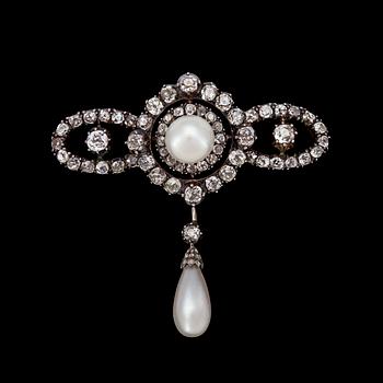 1053. An antique cut diamond and cultured pearl brooch, tot. app. 4 cts, c. 1880.