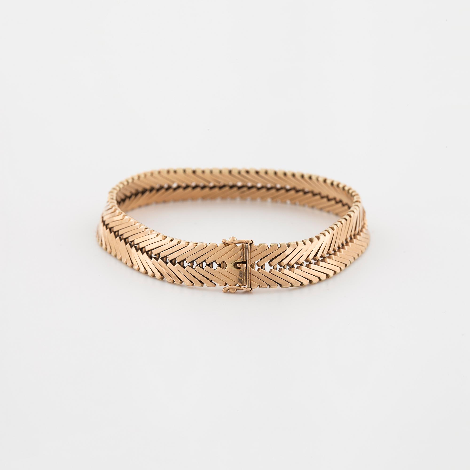 A bracelet.