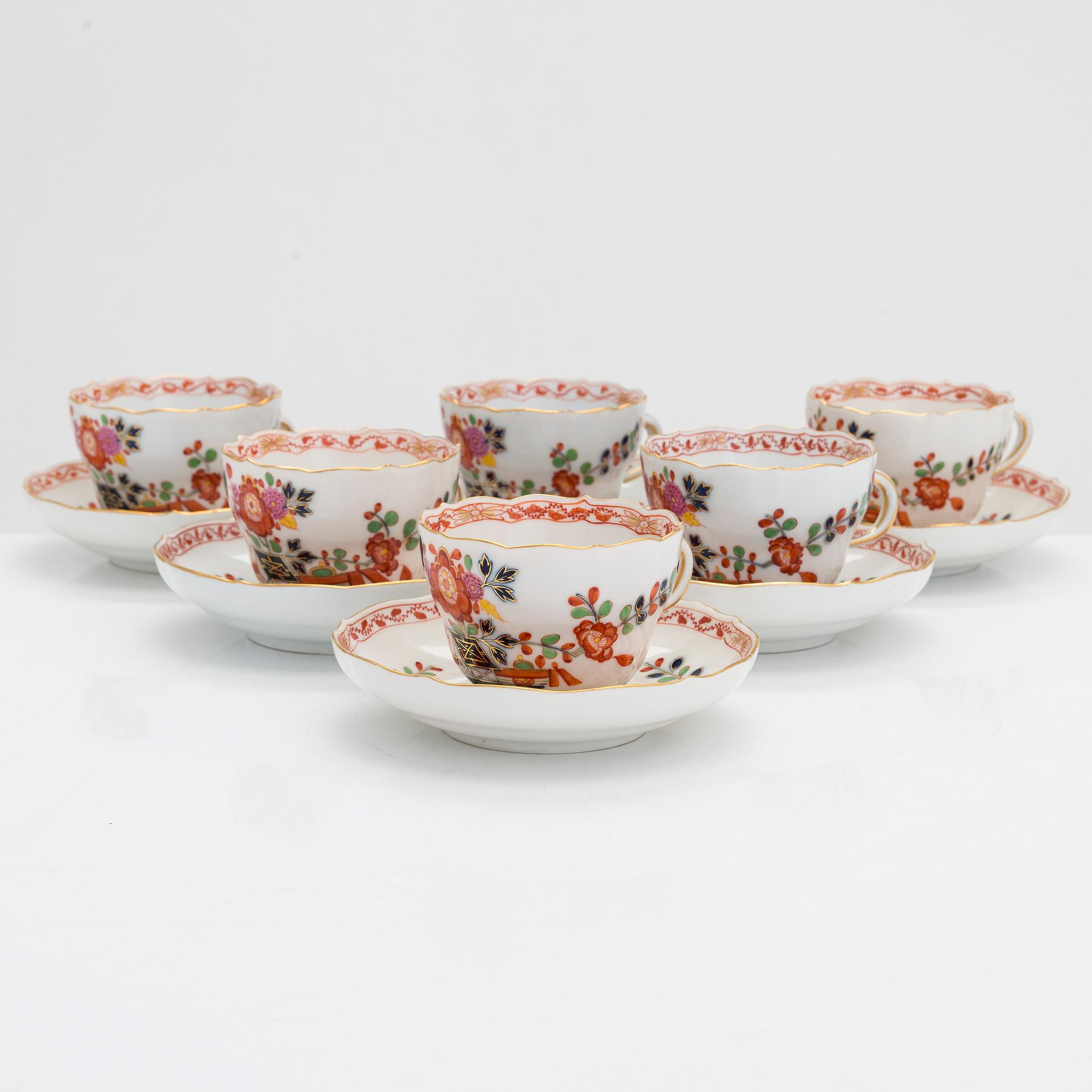 A set of six Meissen porcelain coffee cups with saucers, Germany 1924-34.