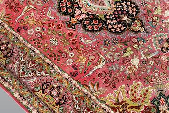 A figural Tabriz carpet, part silk, so-called 50 Radj, c. 290 x 200 cm.