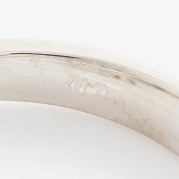 Ring med baguettslipad diamant.