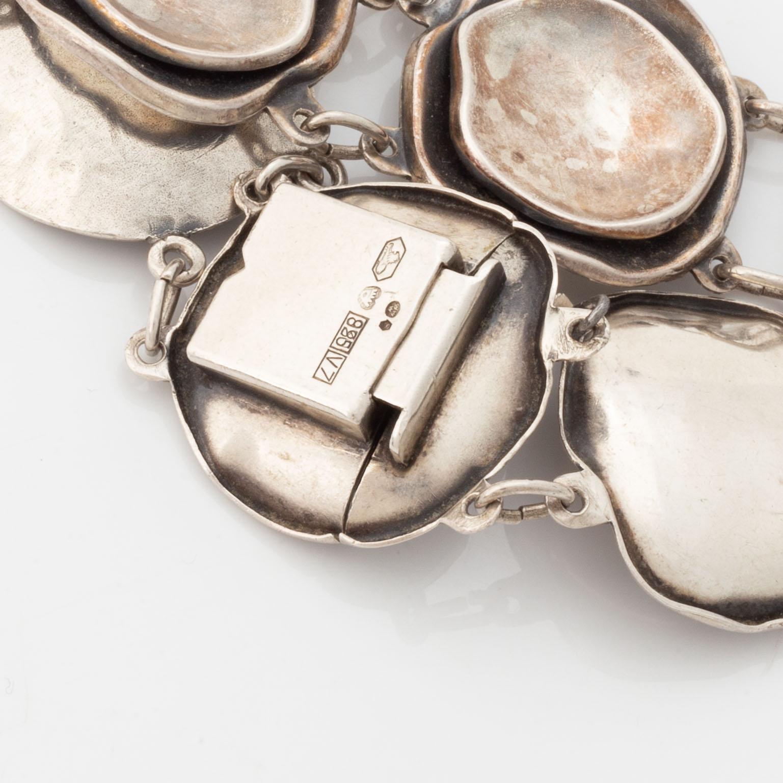 Liisa Vitali, Rannekoru, "Gardeina", hopeaa.