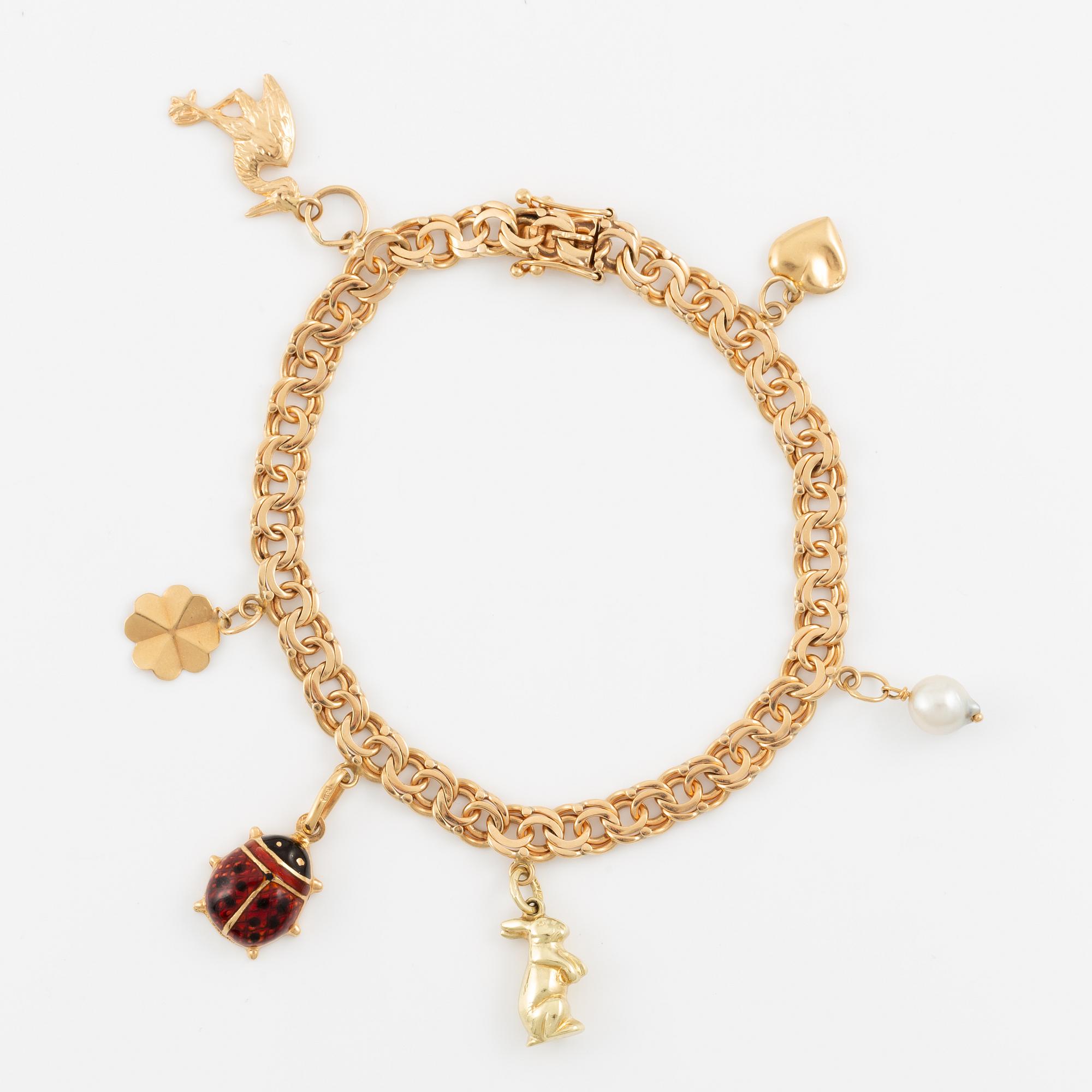 Bracelet 18K gold with charms.