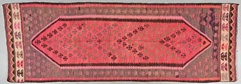 MATTA, Kelim, 1900-talets andra hälft, 266x92 cm.