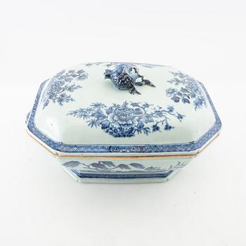 Terrine China Qianlong (1736-95) export porcelain.